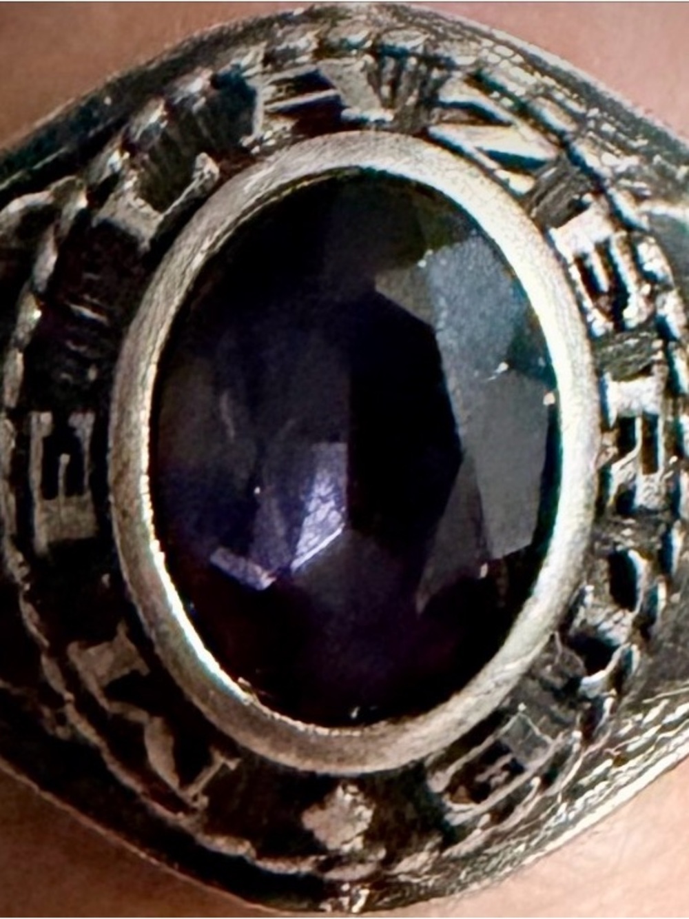 Women’s I think 6 -  Vintage-Style Silver Ring with Deep Purple Stone 1978